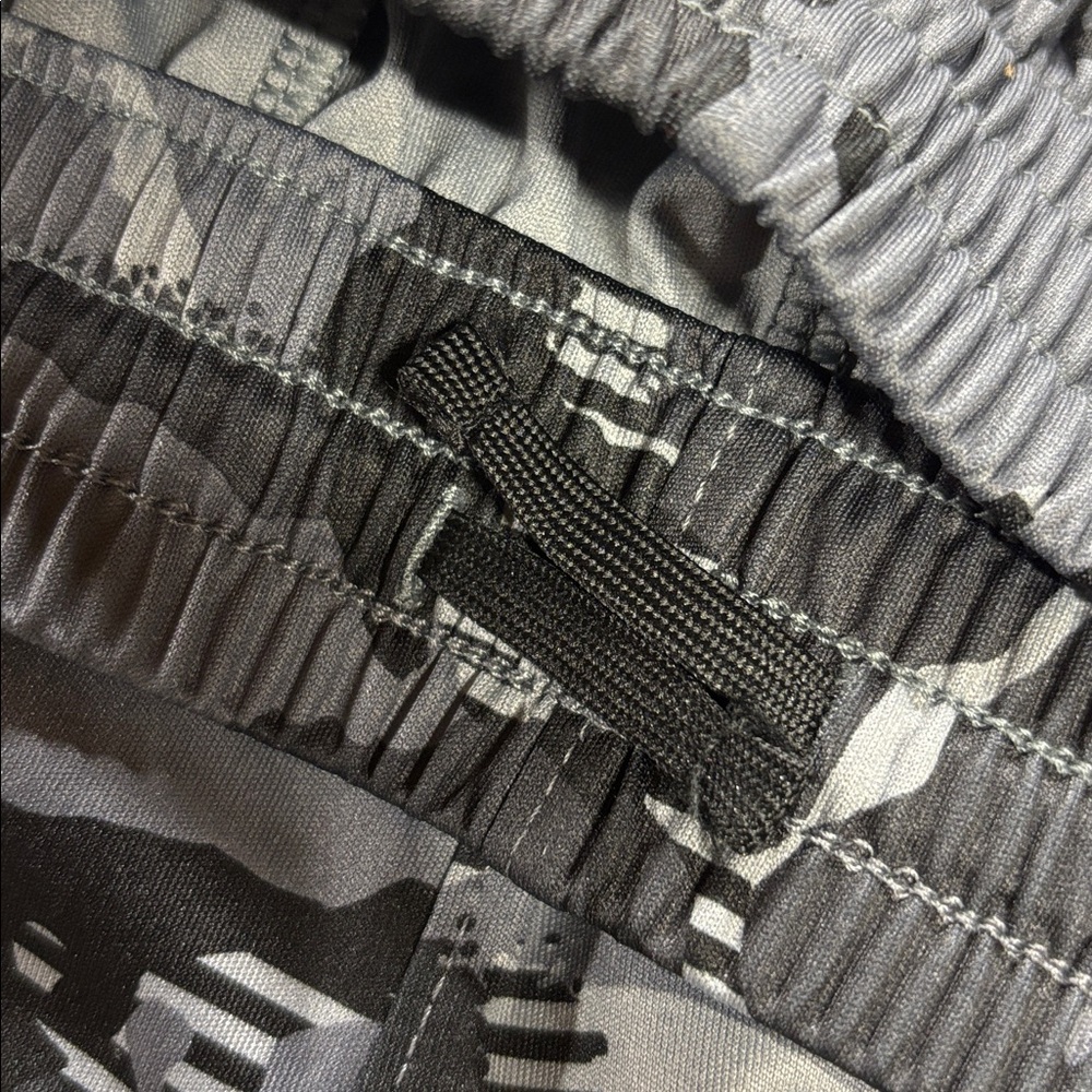Adidas NWT Youth Black and Gray Camouflage Shorts - Picture 6 of 6